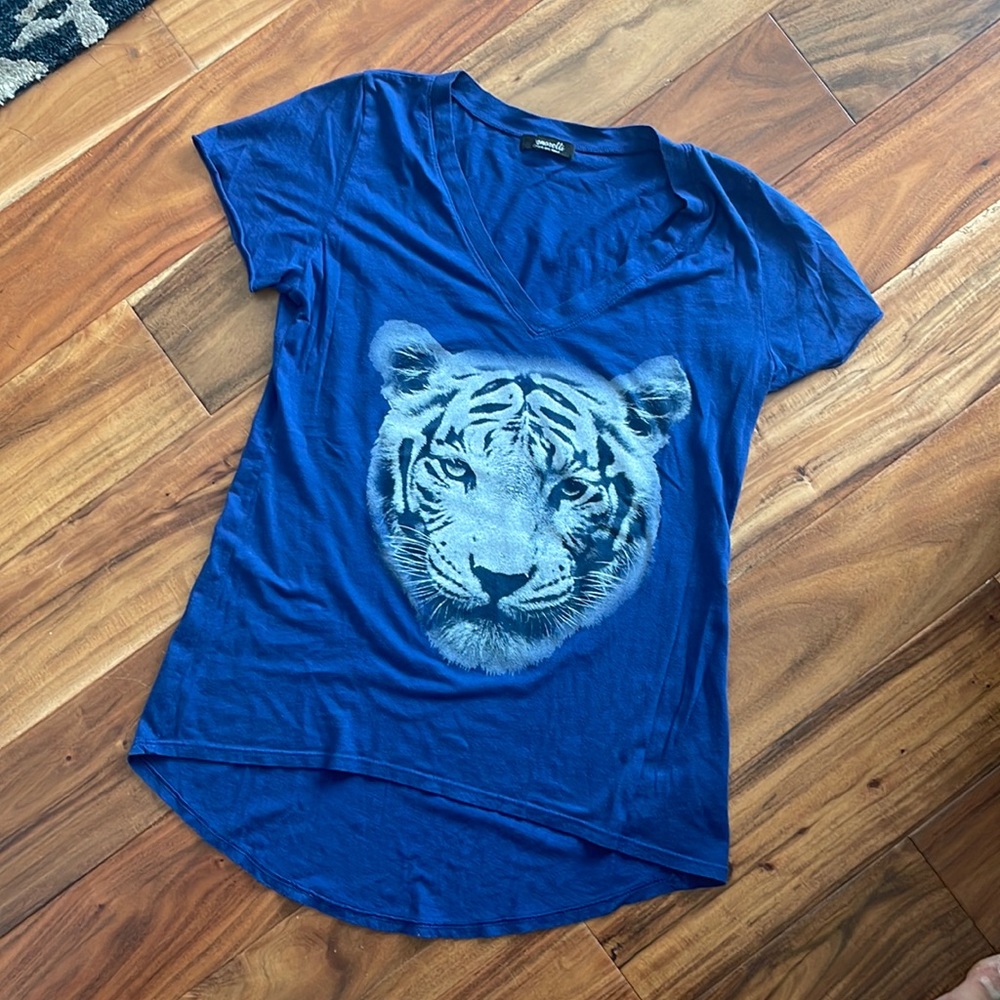 Signorelli super soft tiger vneck tee